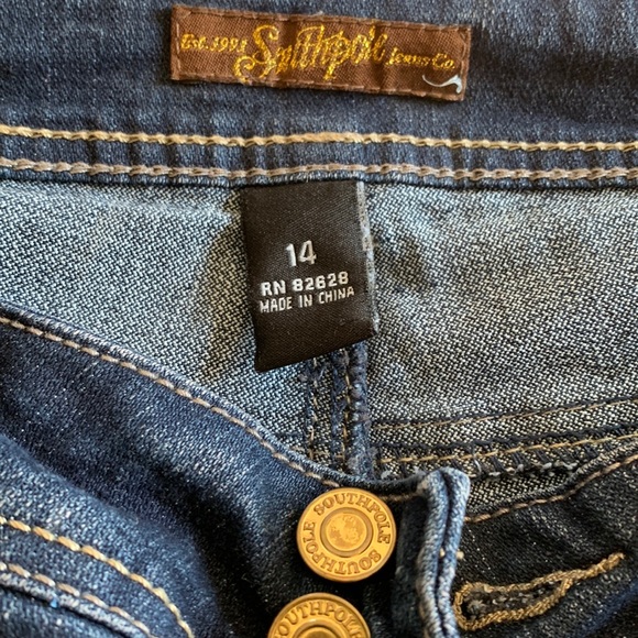 South Pole jeans with zipper back pockets and studs. Must have plus size - Picture 3 of 5